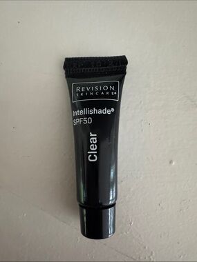 Revision skincare Intellishade SPF50 Clear